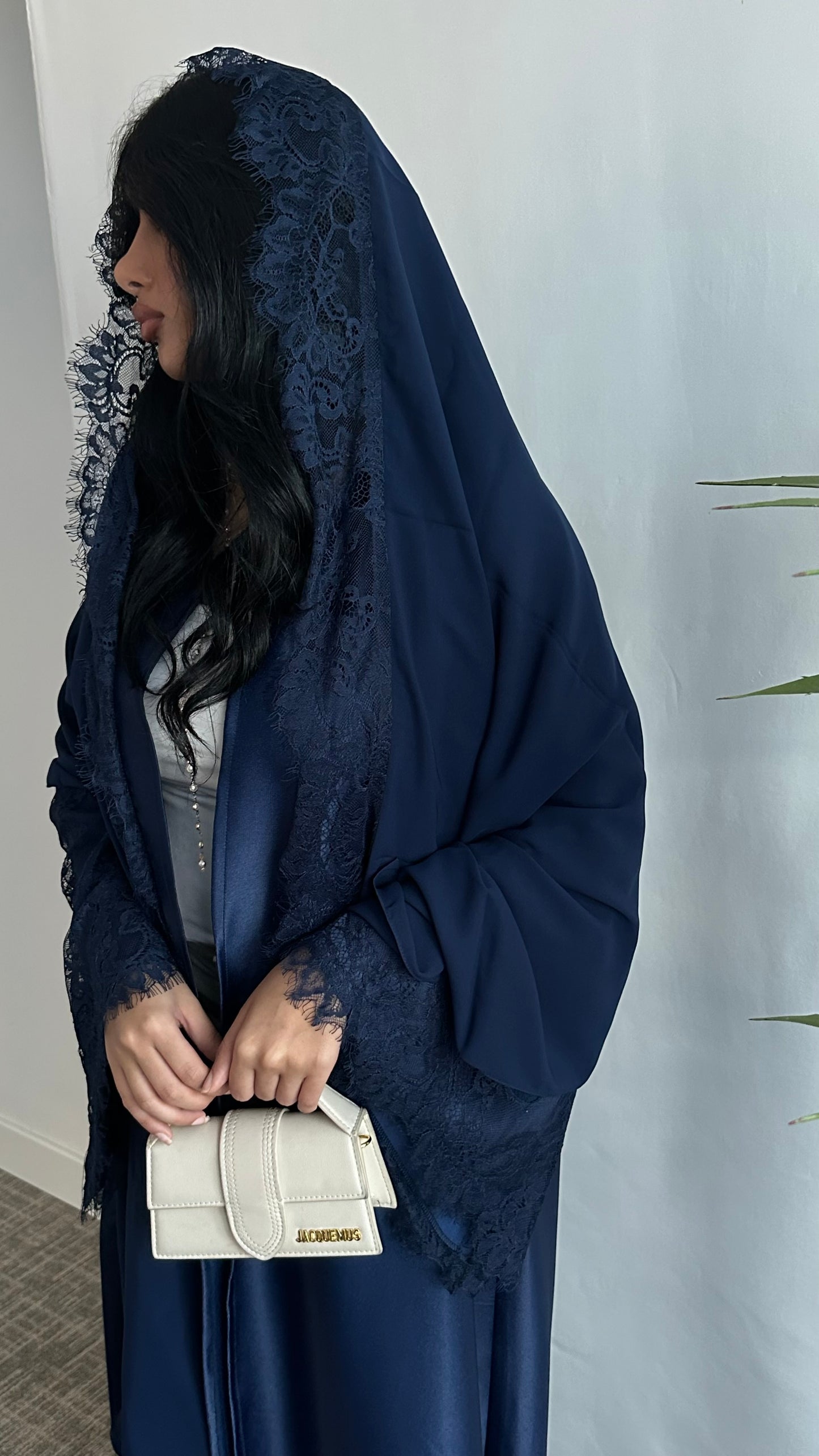 Lace abaya ( تسليم فوري ) !