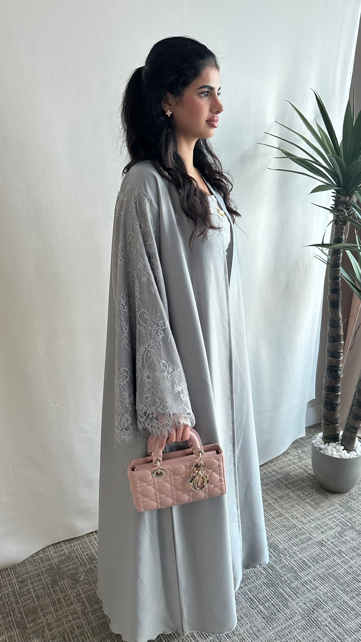 Lace abaya ( تسليم فوري ) !