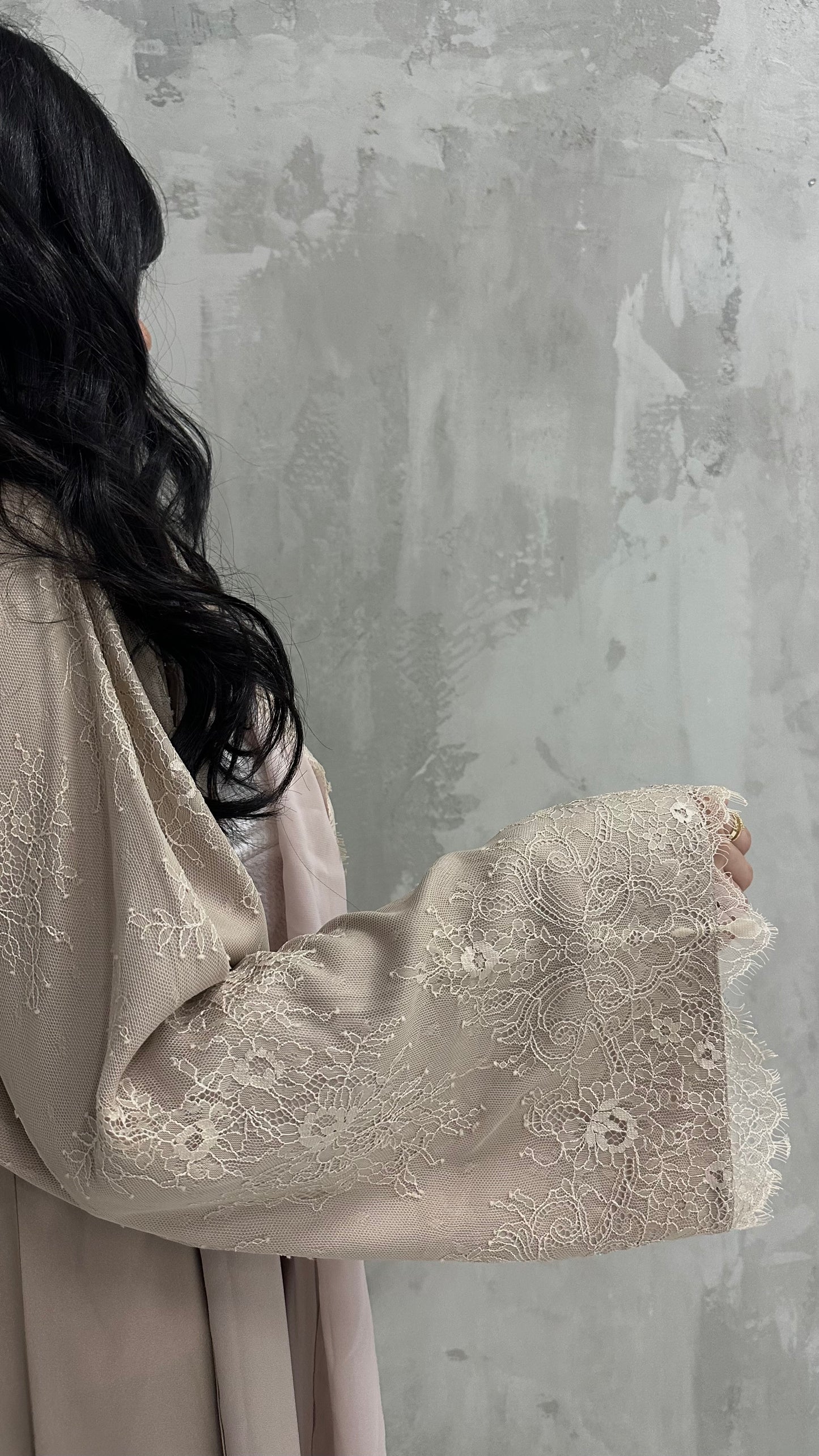 Lace abaya ( تسليم فوري ) !