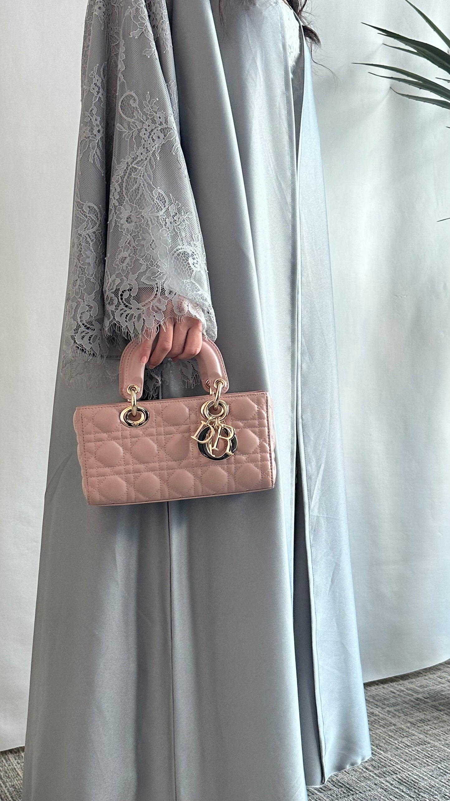 Lace abaya ( تسليم فوري ) !