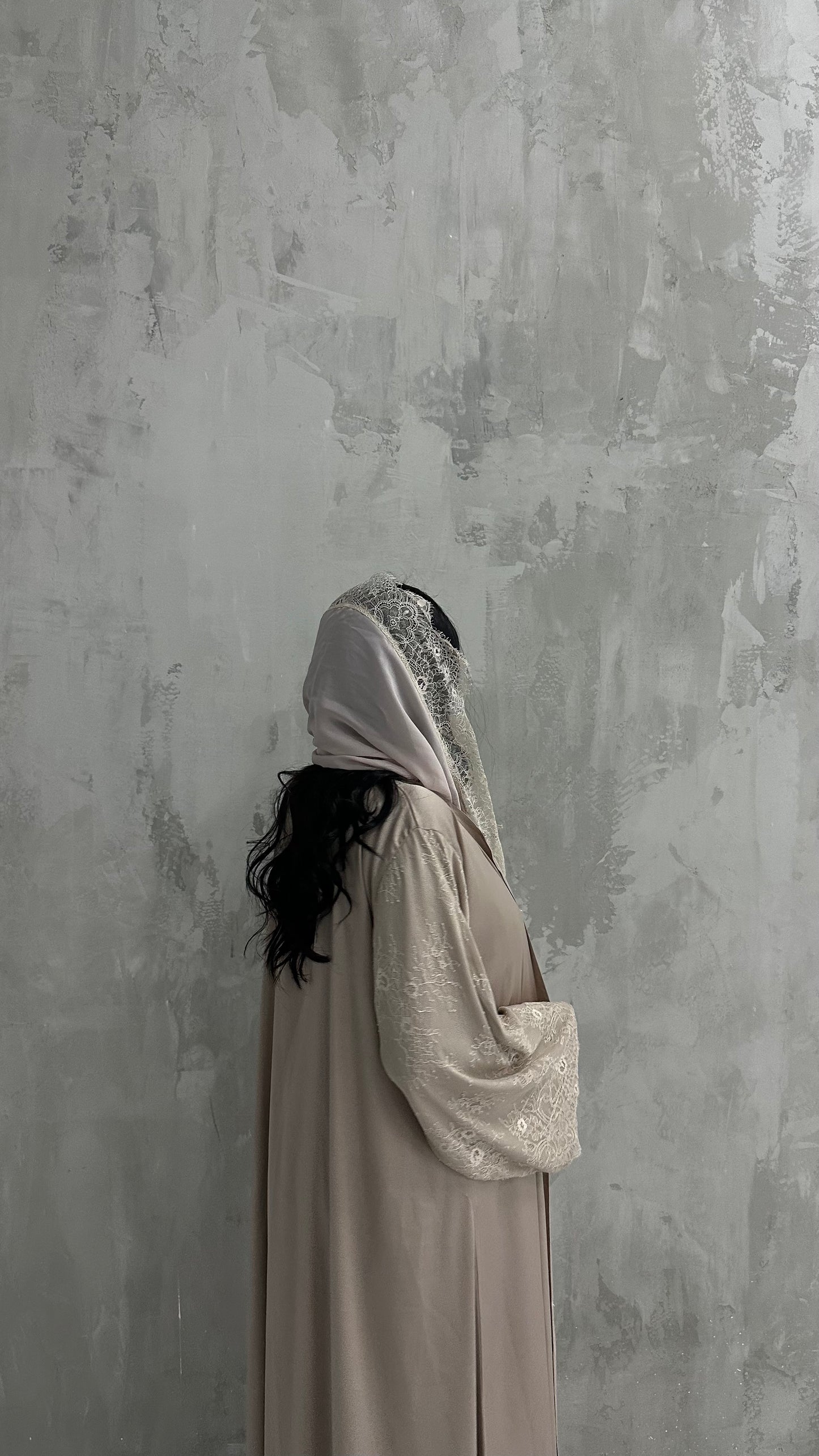 Lace abaya ( تسليم فوري ) !