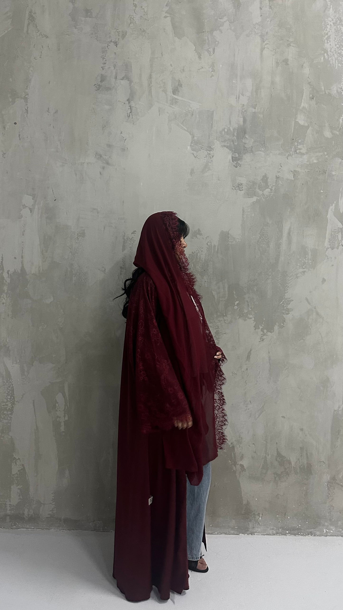 Lace abaya ( تسليم فوري ) !