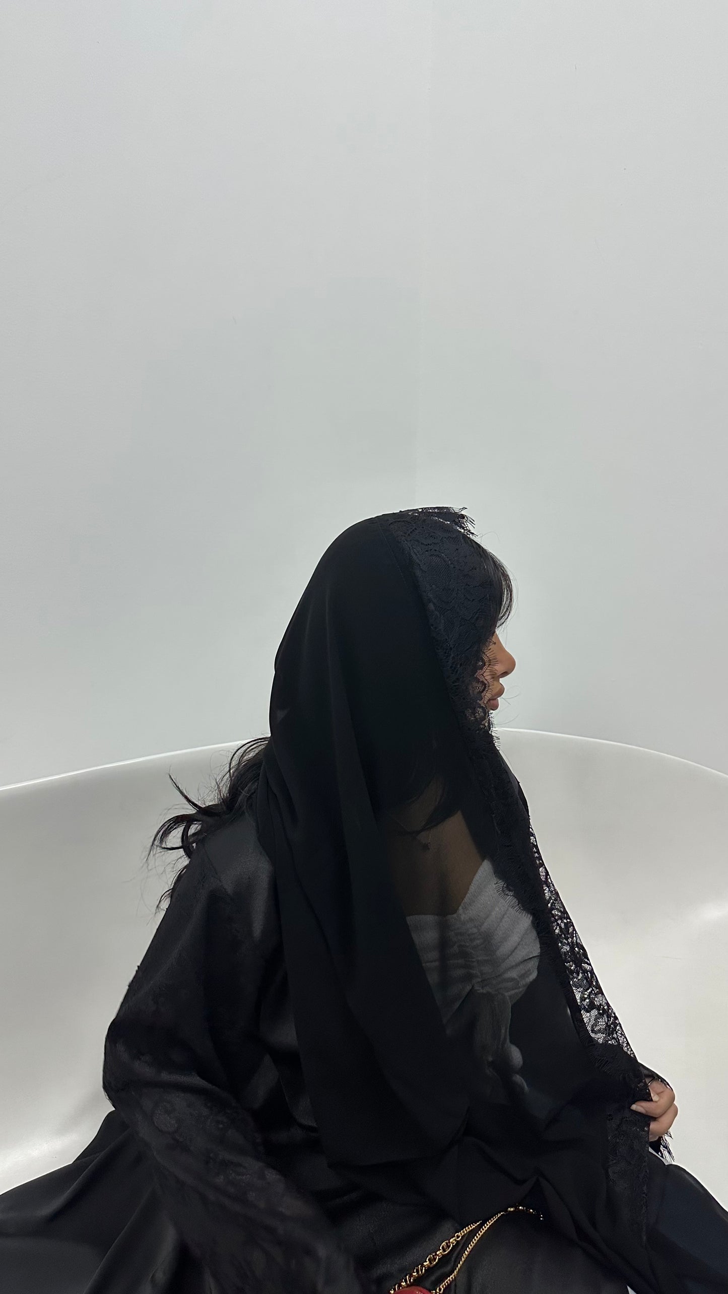 Lace abaya ( تسليم فوري ) !