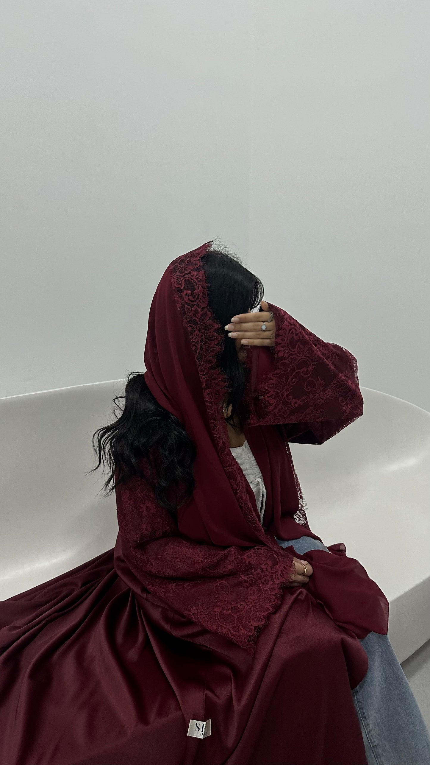 Lace abaya ( تسليم فوري ) !